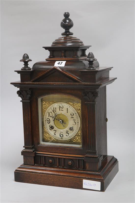 A mantel clock